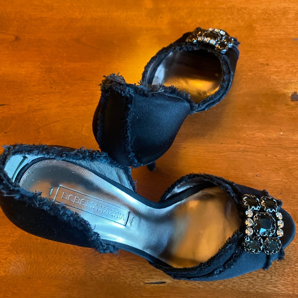 BCBGMAXAZARIA Black Peep toe Heels